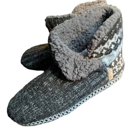 Muk Luks A La Mode Bootie Slippers Size 5/6 Gray Black White Faux Sherpa Lining - Picture 8 of 12